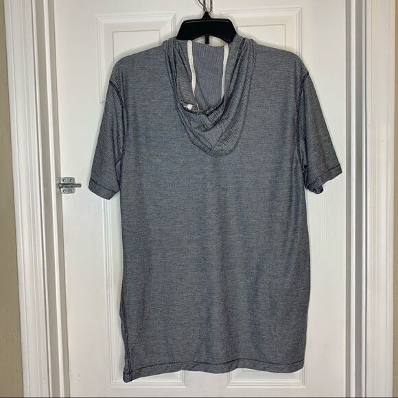 Swiss Cross Hooded Short Sleeve Shirt Size Large - Picture 5 of 9
